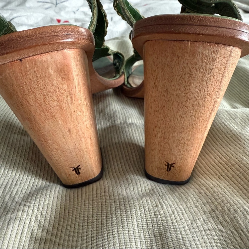 Frye Heels - Green Leather Braided with buckle and thick heel EUC Size 6.5 - Picture 8 of 10